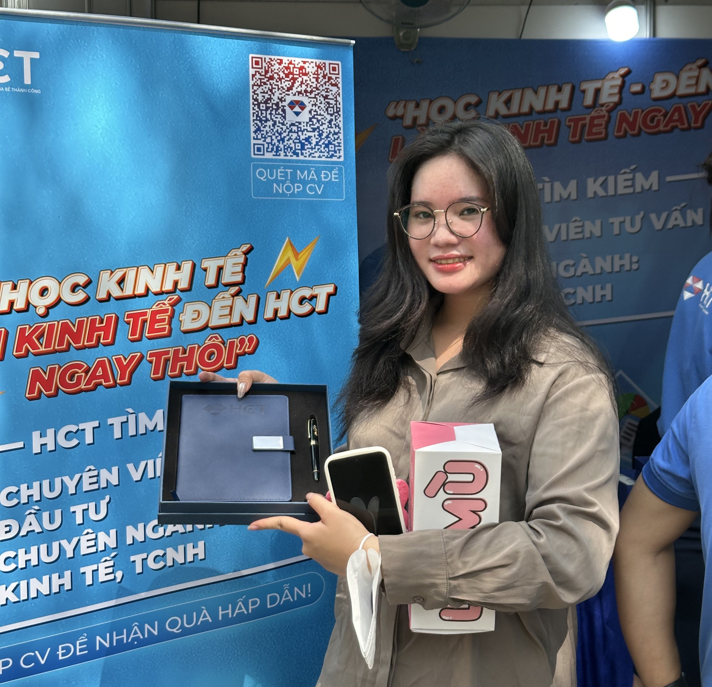 Chương trình tặng quà tại sự kiện