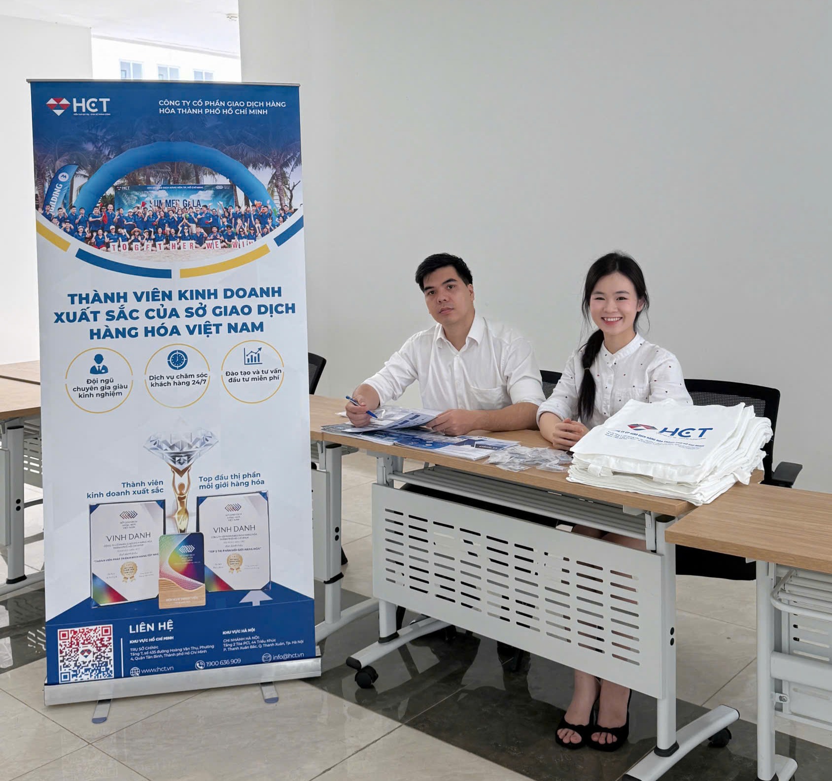 Bàn tư vấn tuyển dụng của HCT tại sự kiện